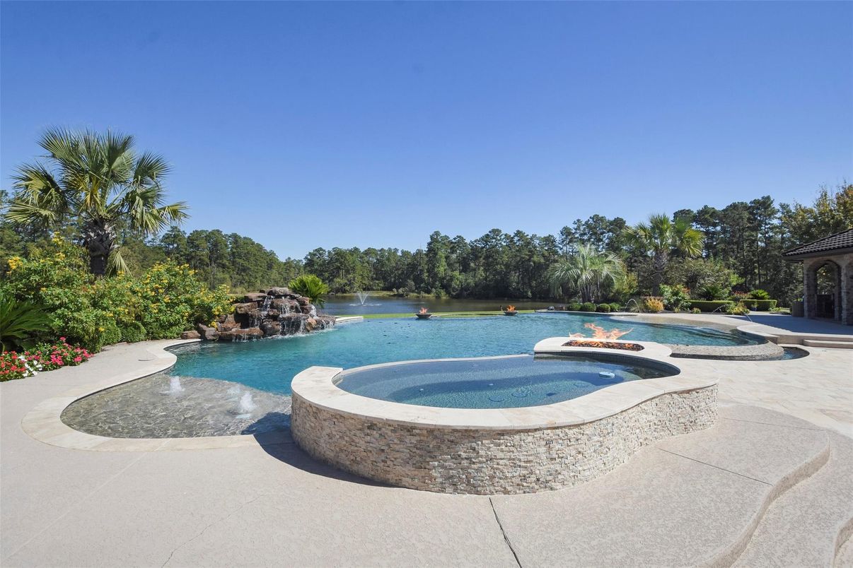 Exterior, Pool, Water