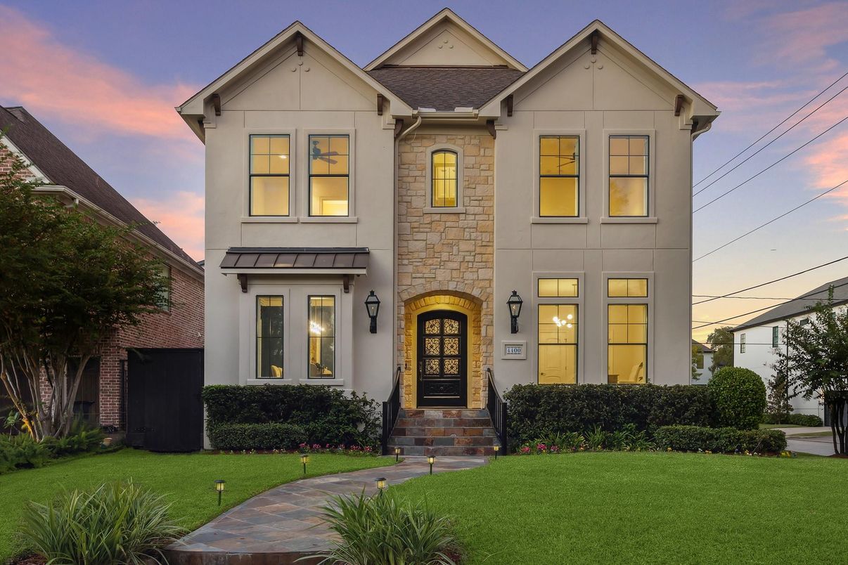 Exterior, Facade, Farmhouse