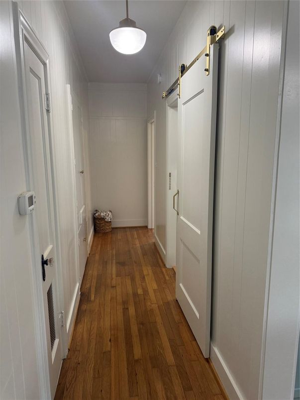 Interior, Pendant Lights, Wood Texture Flooring