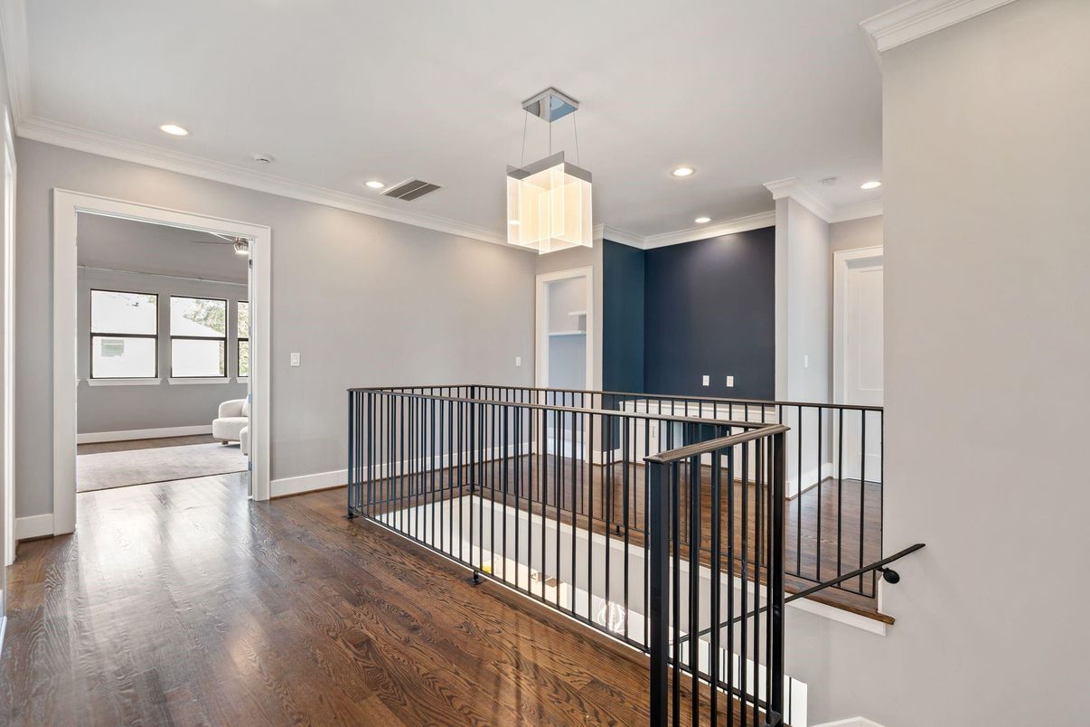 Interior, Pendant Lights, Recessed Lighting, Wood Texture Flooring