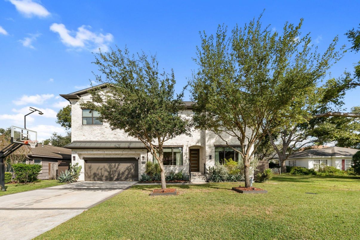 Attached, Backyard, Exterior, Facade, Ranch