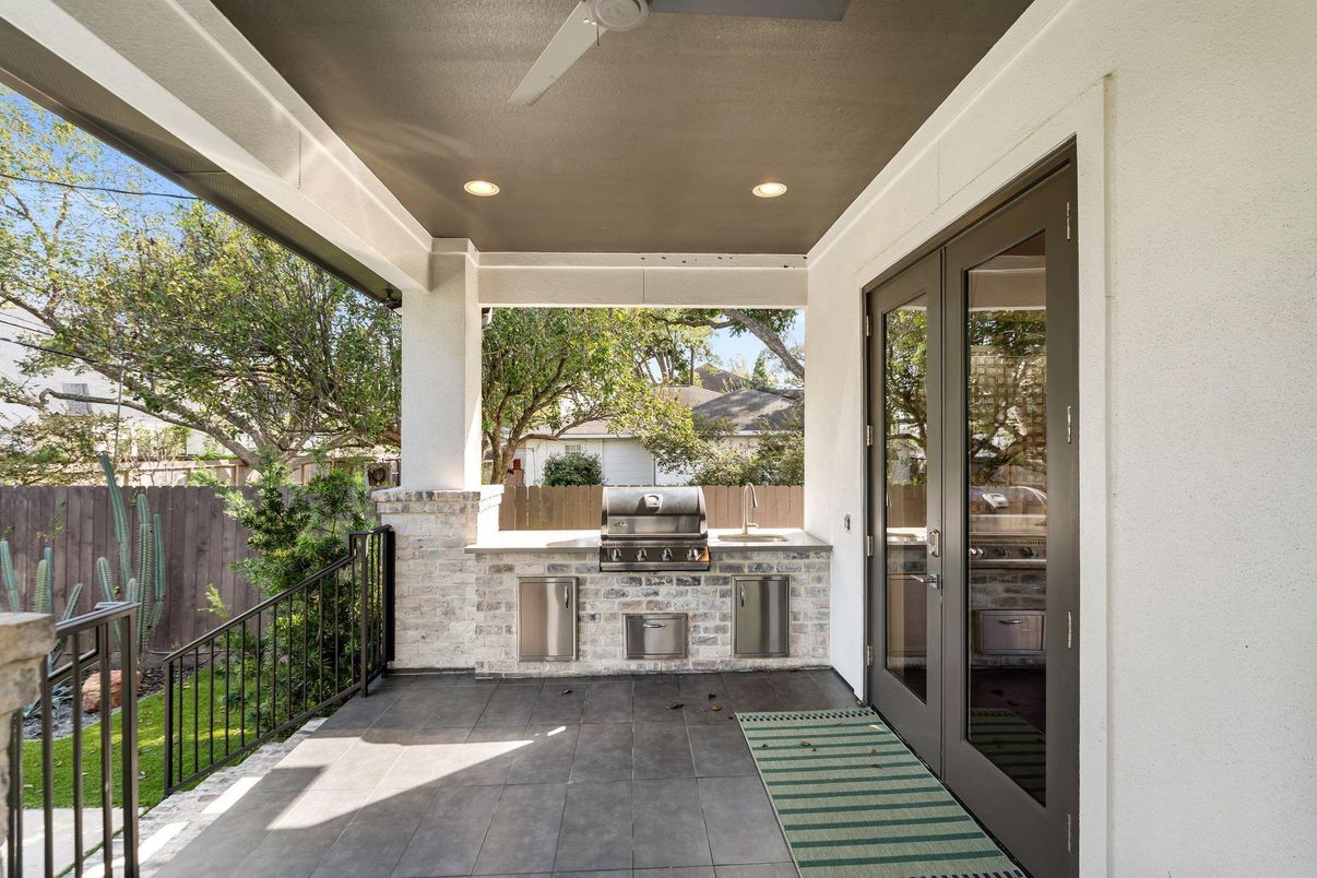Exterior, Outdoor Kitchen