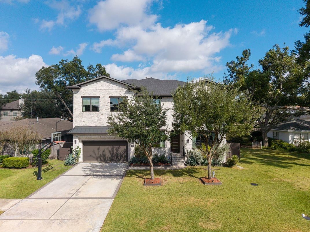 Attached, Backyard, Exterior, Facade, Split Level