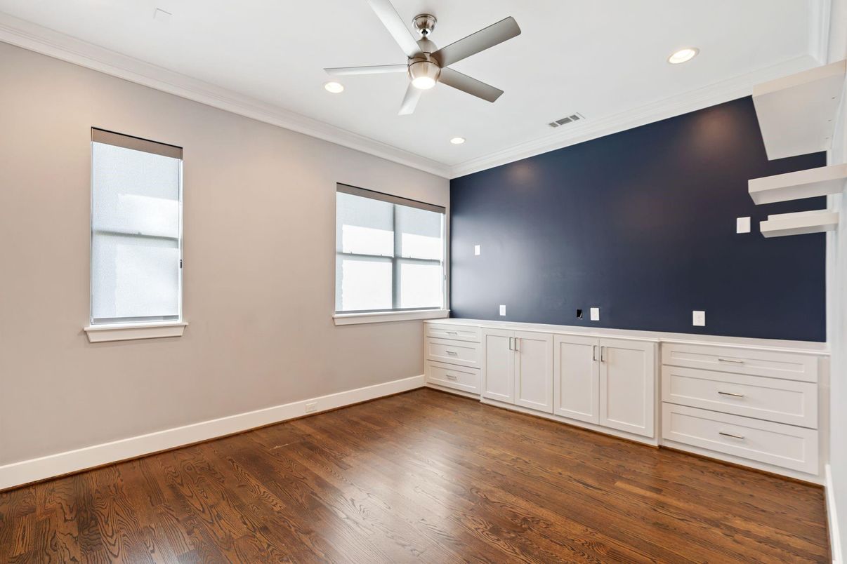 Empty room, Interior, Recessed Lighting, Wood Texture Flooring