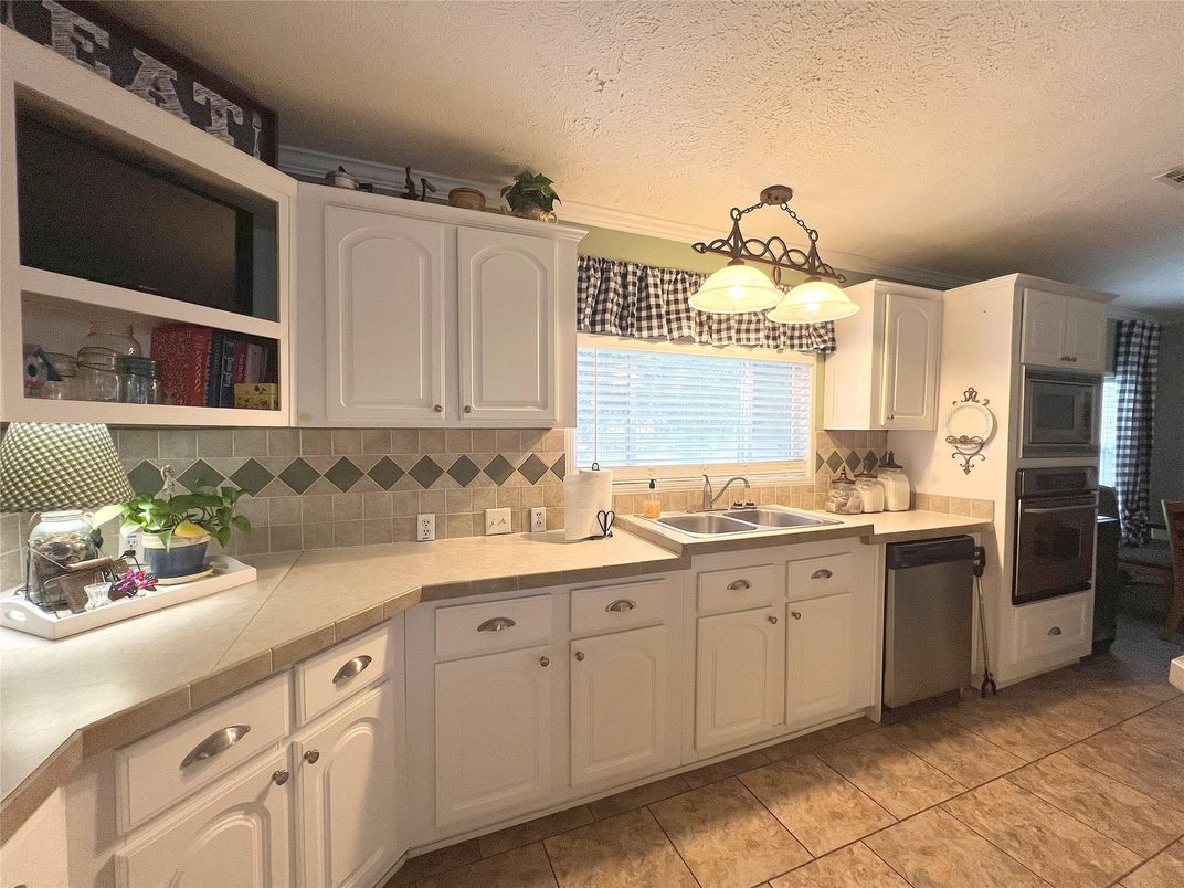 Interior, Kitchen, Tile Countertops