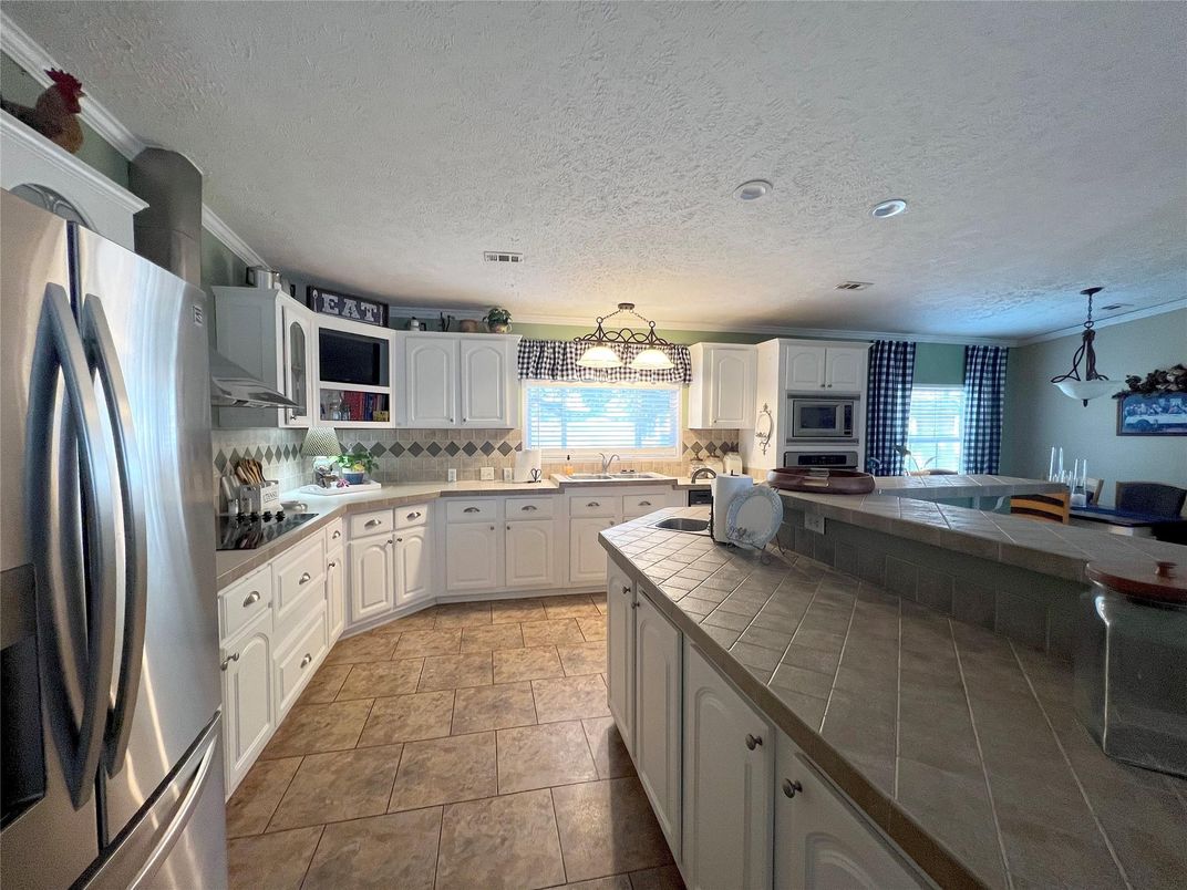 Interior, Kitchen, Pendant Lights, Tile Countertops