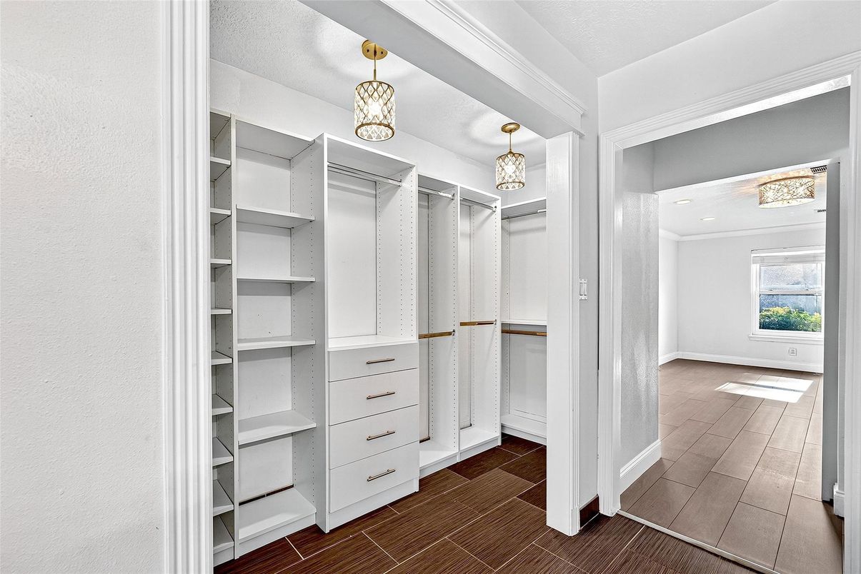 Interior, Pendant Lights, Walk-in Closets, Wood Texture Flooring