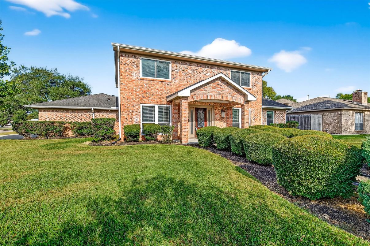 Exterior, Facade, Brick Facade, Brick Traditional