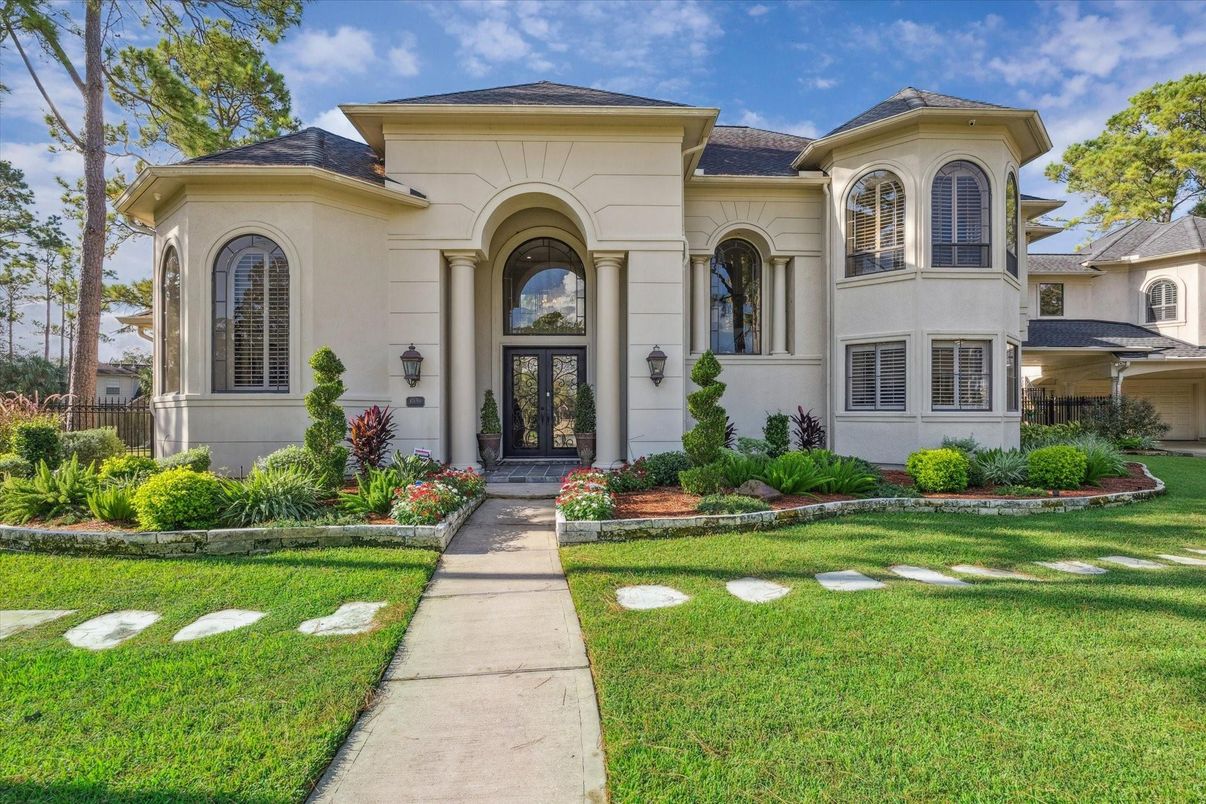 Exterior, Facade, Mediterranean