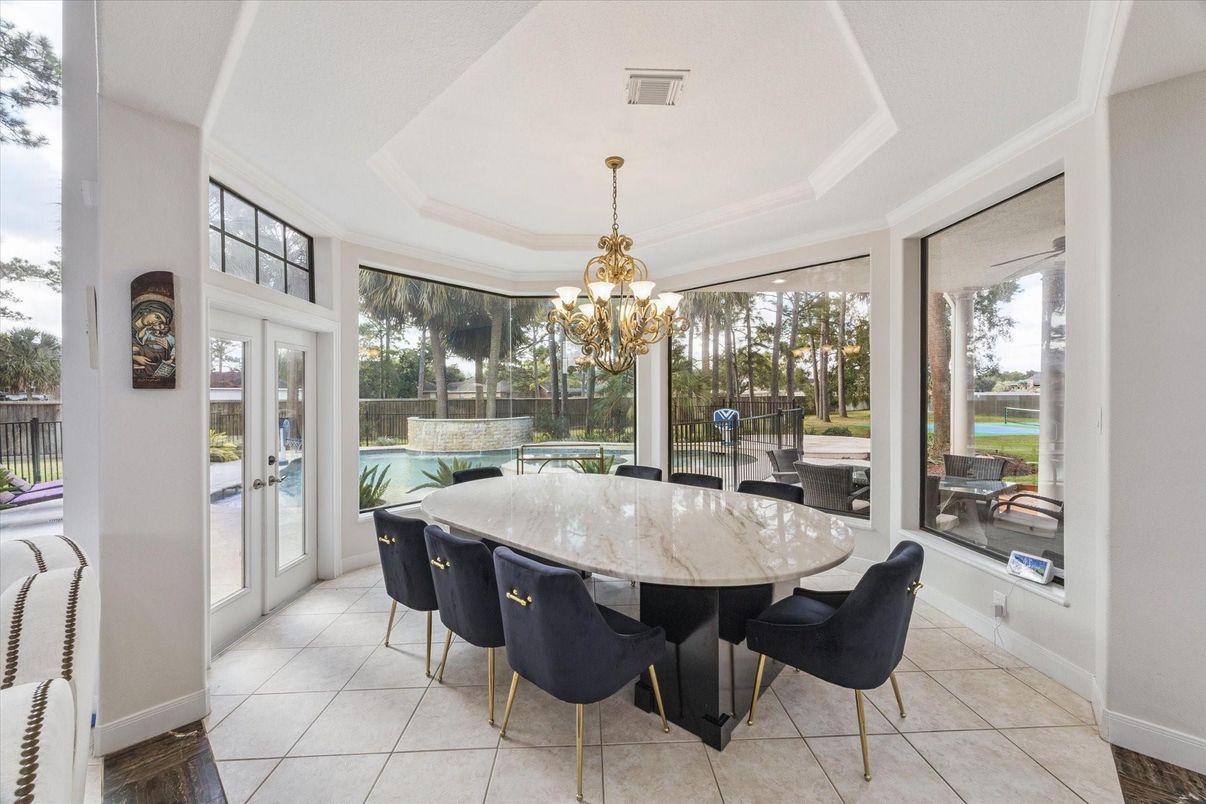 Chandelier, Dining room, Interior