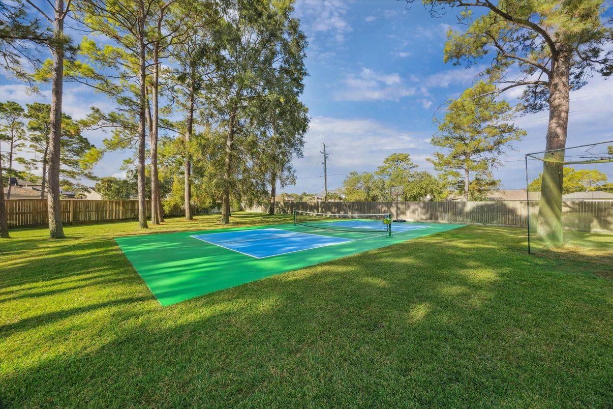Exterior, Tennis Courts