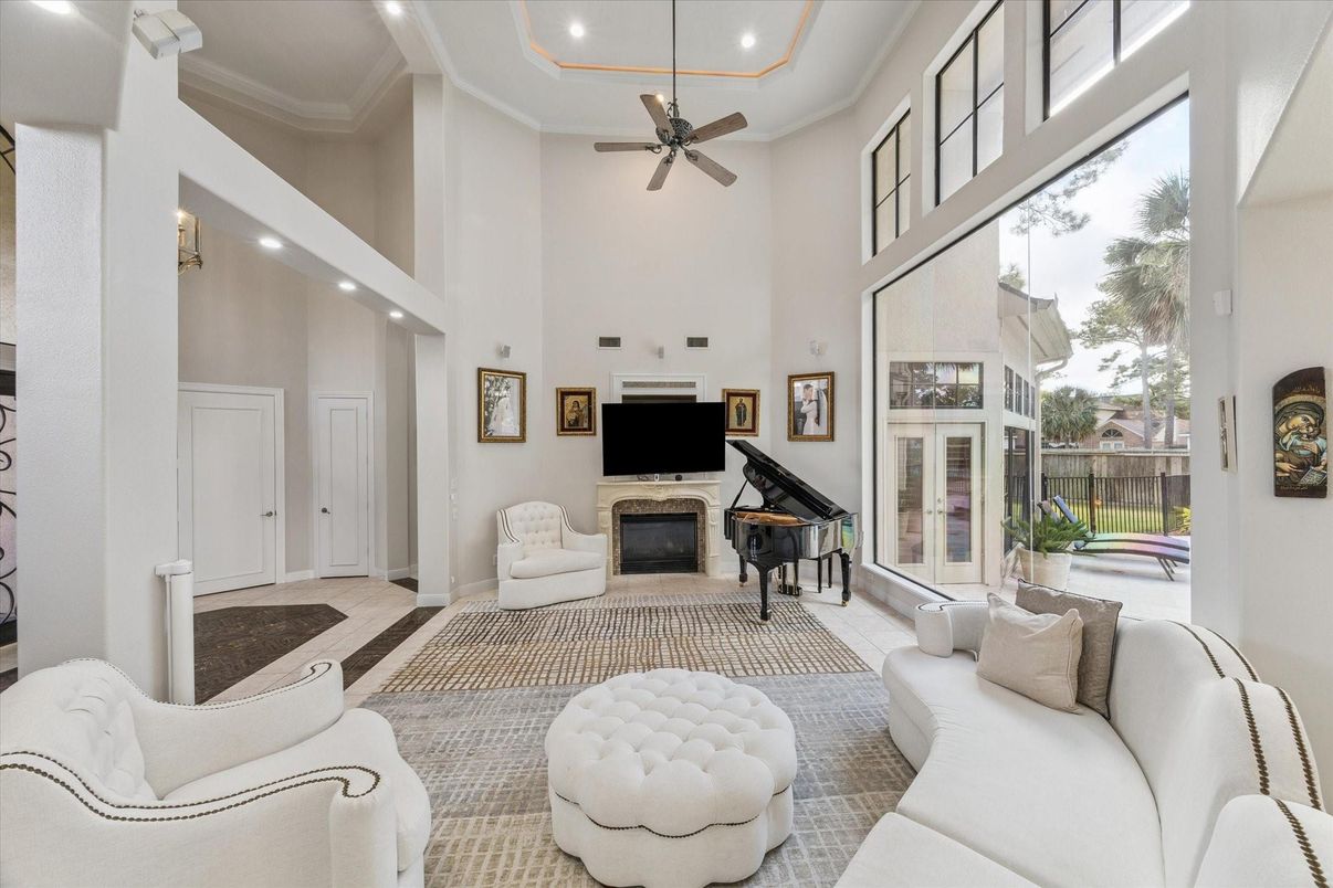 Fireplace, Interior, Living room, Piano, Recessed Lighting