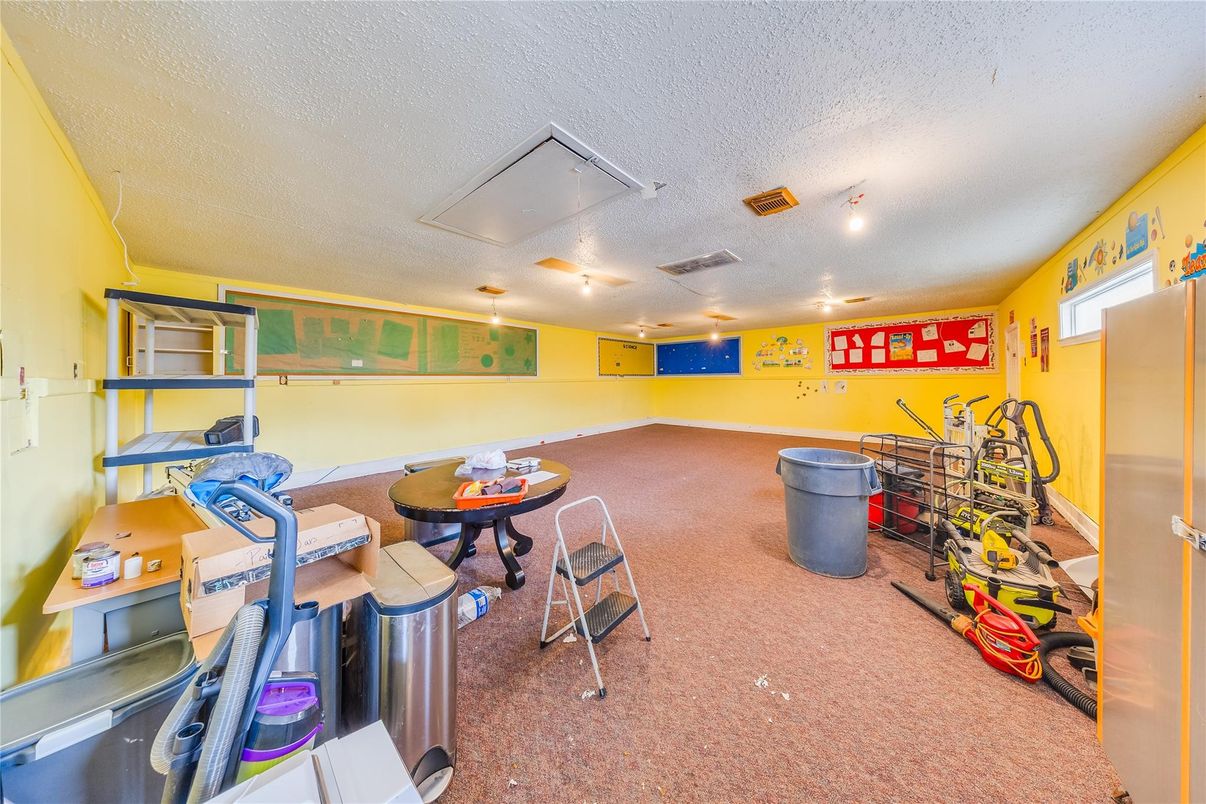 Dining room, Interior, Recessed Lighting
