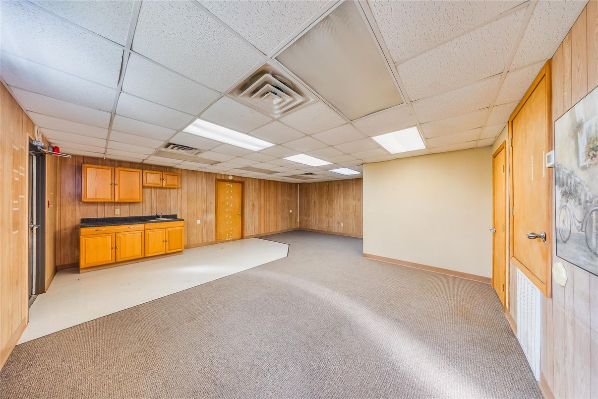 Empty room, Interior, Recessed Lighting, Wooden Walls