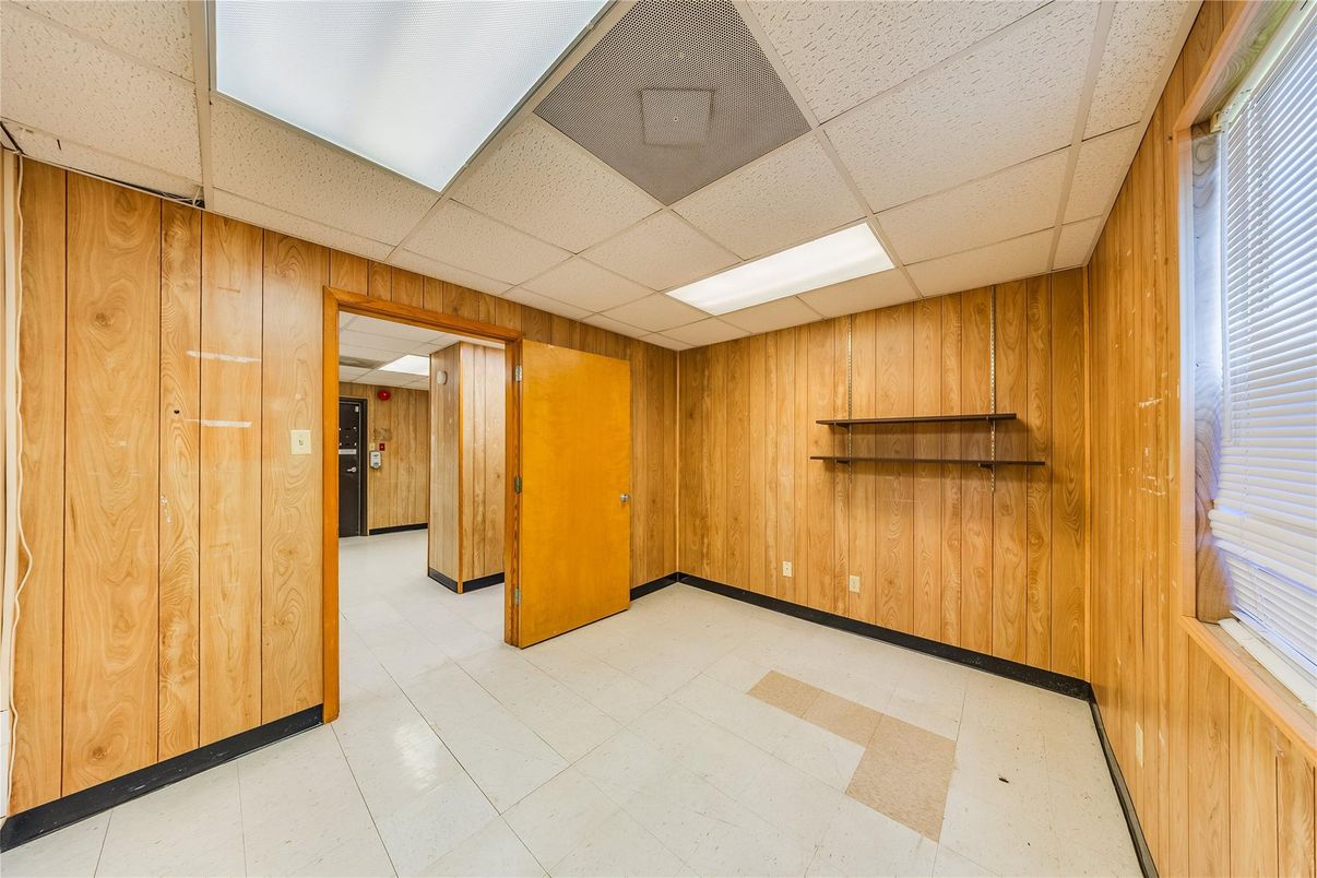 Empty room, Interior, Recessed Lighting, Wooden Walls