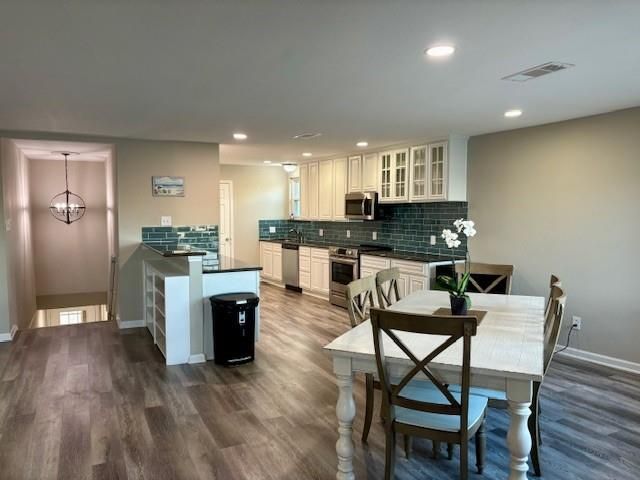 Dining room, Interior, Kitchen, Pendant Lights, Recessed Lighting, Wood Texture Flooring