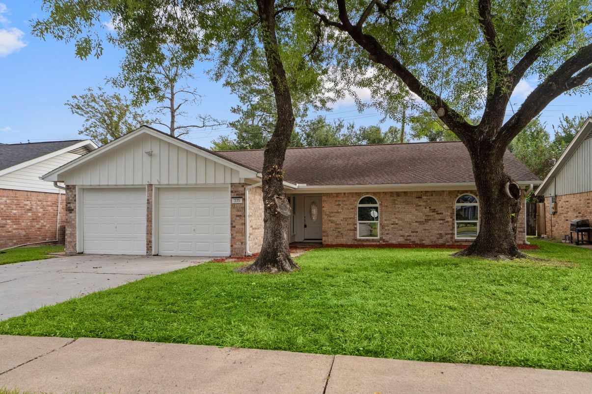 Attached, Exterior, Facade, Brick Facade, Ranch