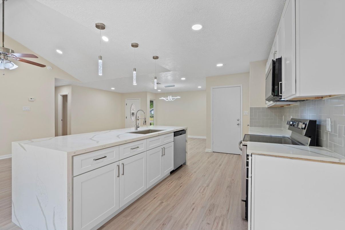 Interior, Kitchen, Pendant Lights, Recessed Lighting, Wood Texture Flooring