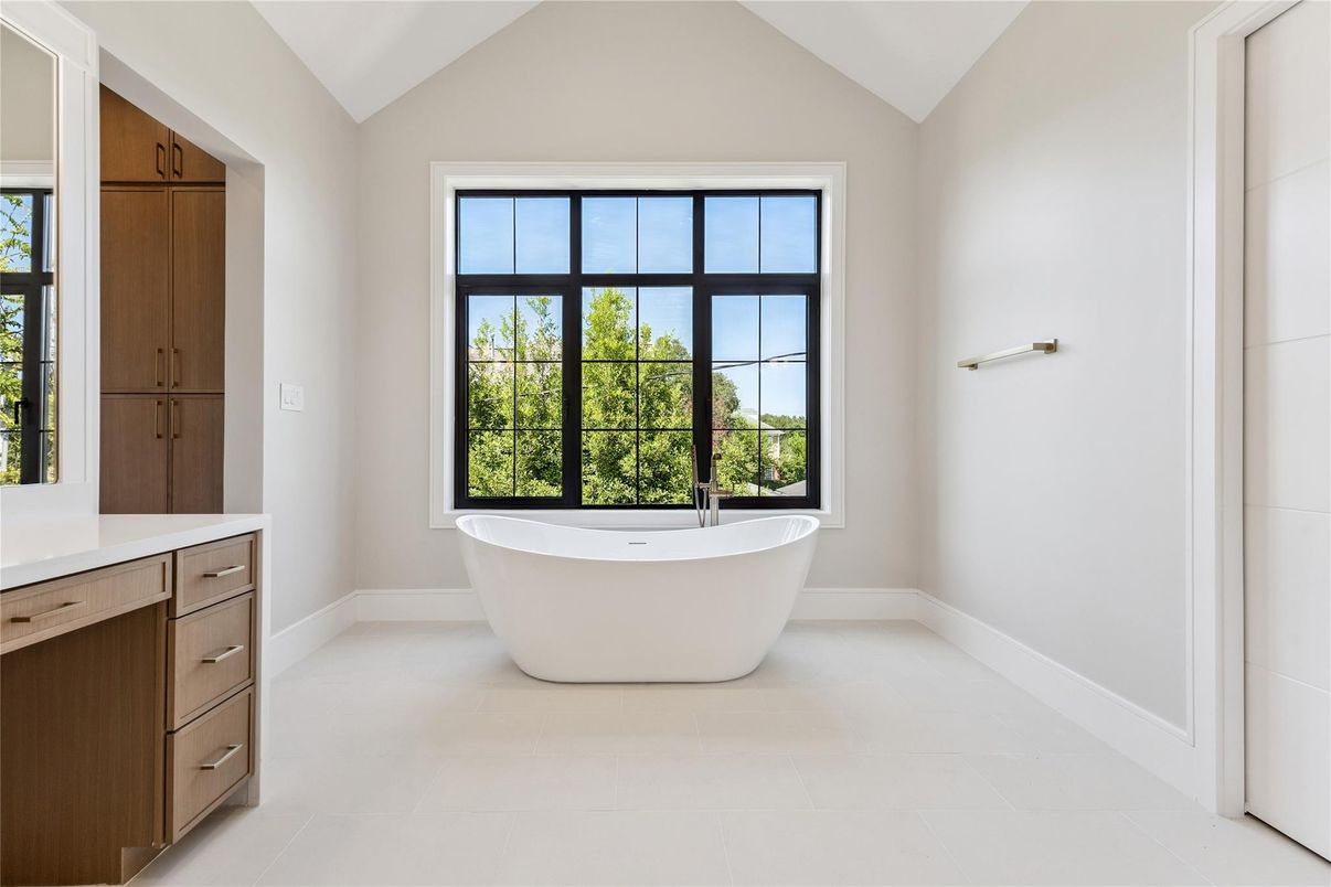 Bathroom, Free Standing Baths, Interior