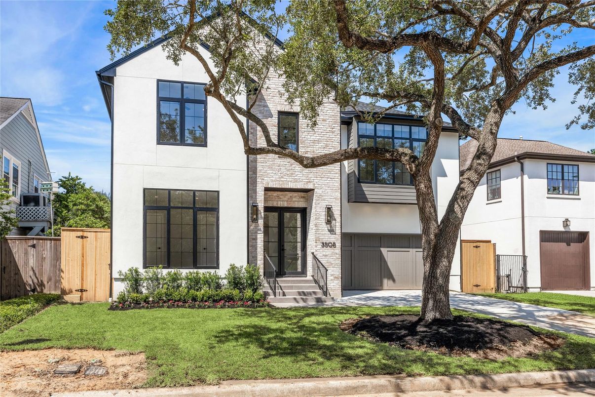 Attached, Exterior, Facade, Rowhouse