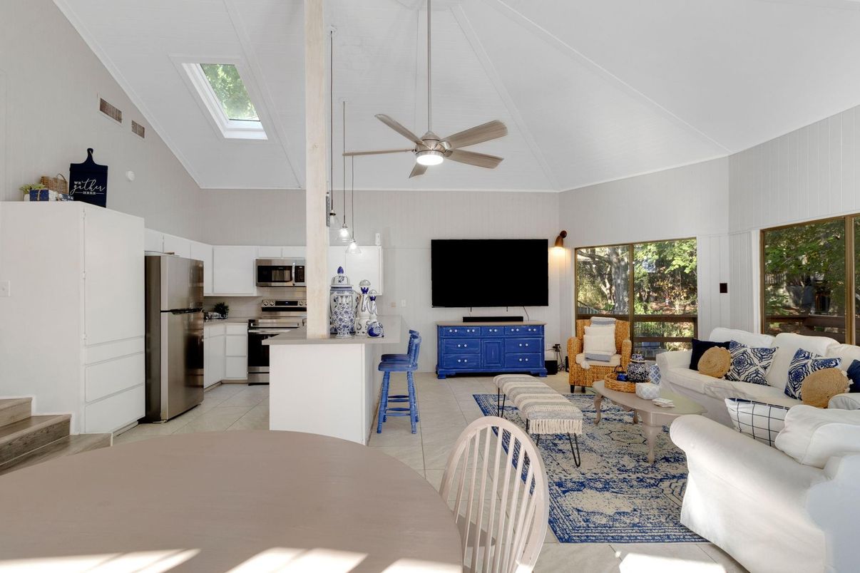 Dining room, Interior, Kitchen, Living room, Stainless Steel Appliances