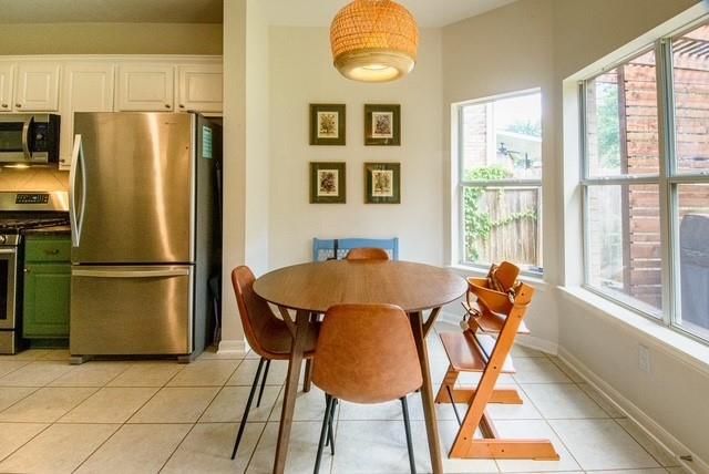 Dining room, Interior, Kitchen, Pendant Lights, Stainless Steel Appliances
