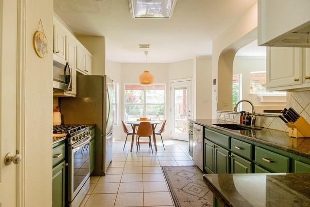 Dining room, Interior, Kitchen, Pendant Lights