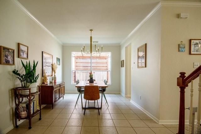 Chandelier, Dining room, Interior, Pendant Lights