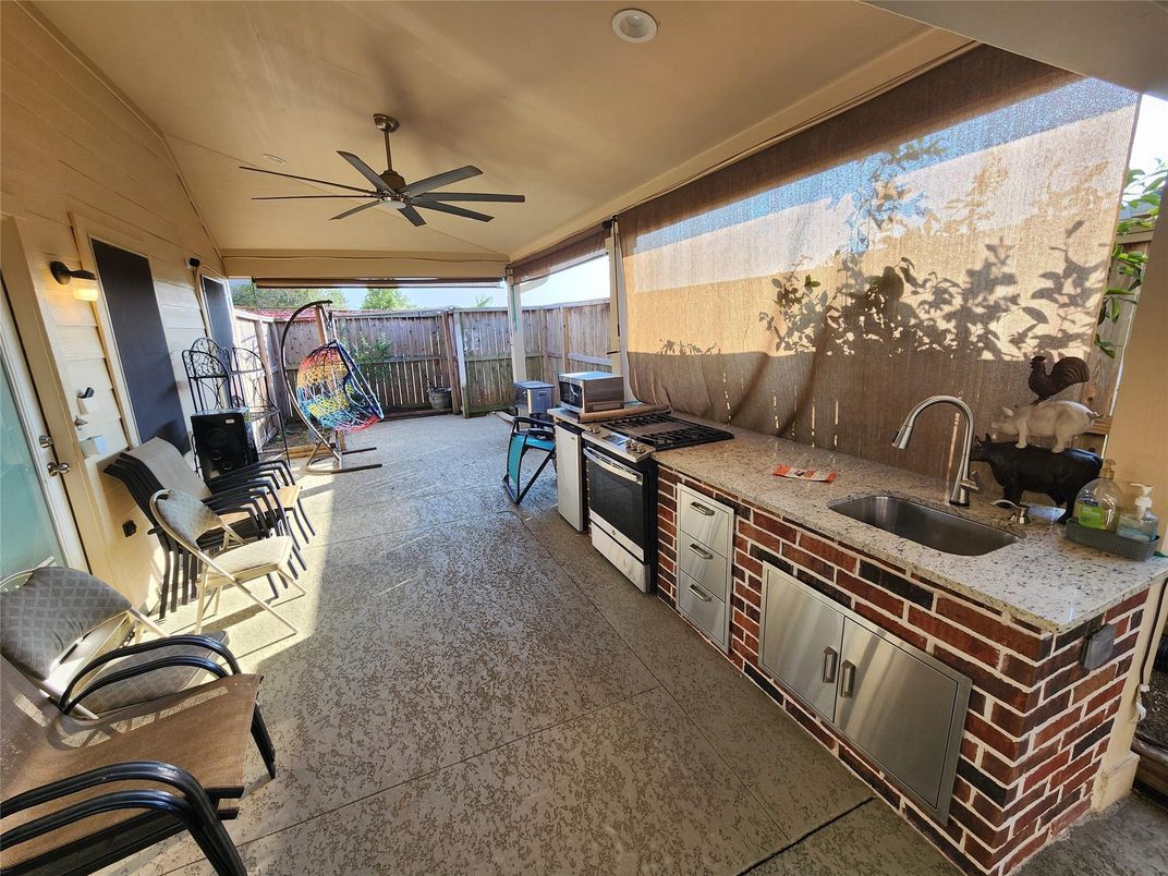 Exterior, Outdoor Kitchen