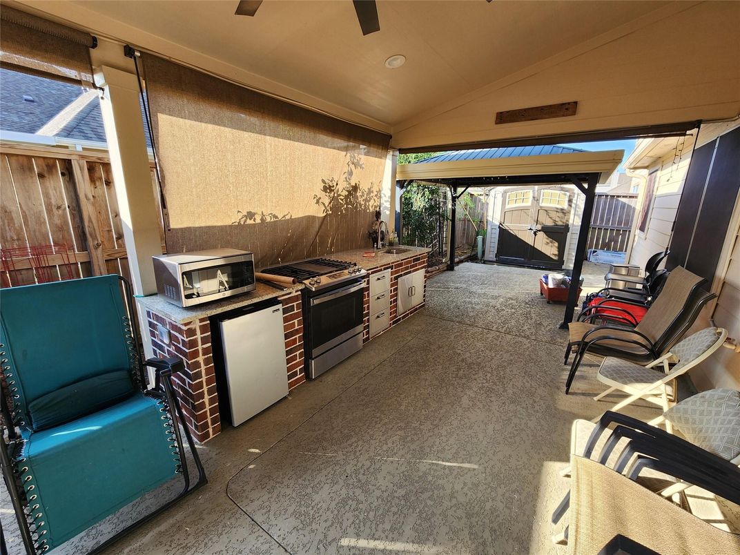 Exterior, Outdoor Kitchen