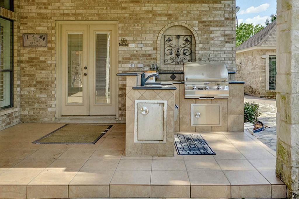 Exterior, Outdoor Kitchen