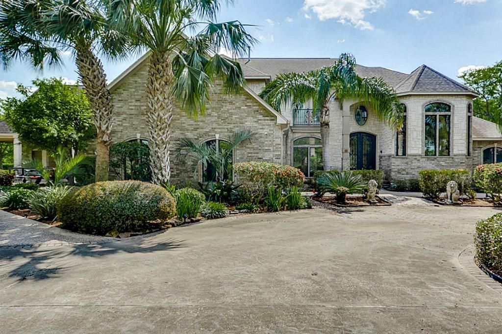 Exterior, Facade, French Provincial