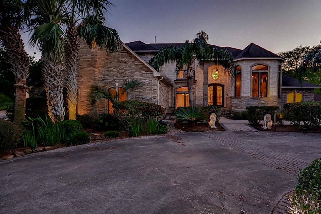 Backyard, Exterior, Facade, French Provincial