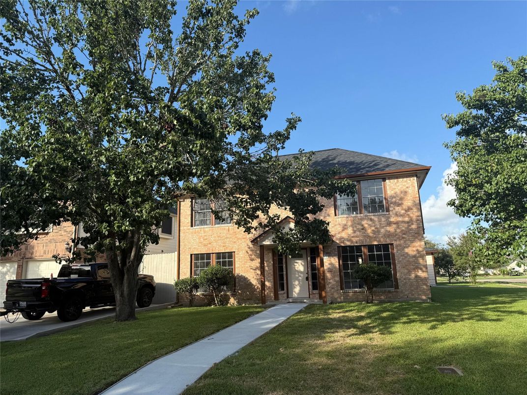 Backyard, Exterior, Facade, Brick Facade, French Provincial