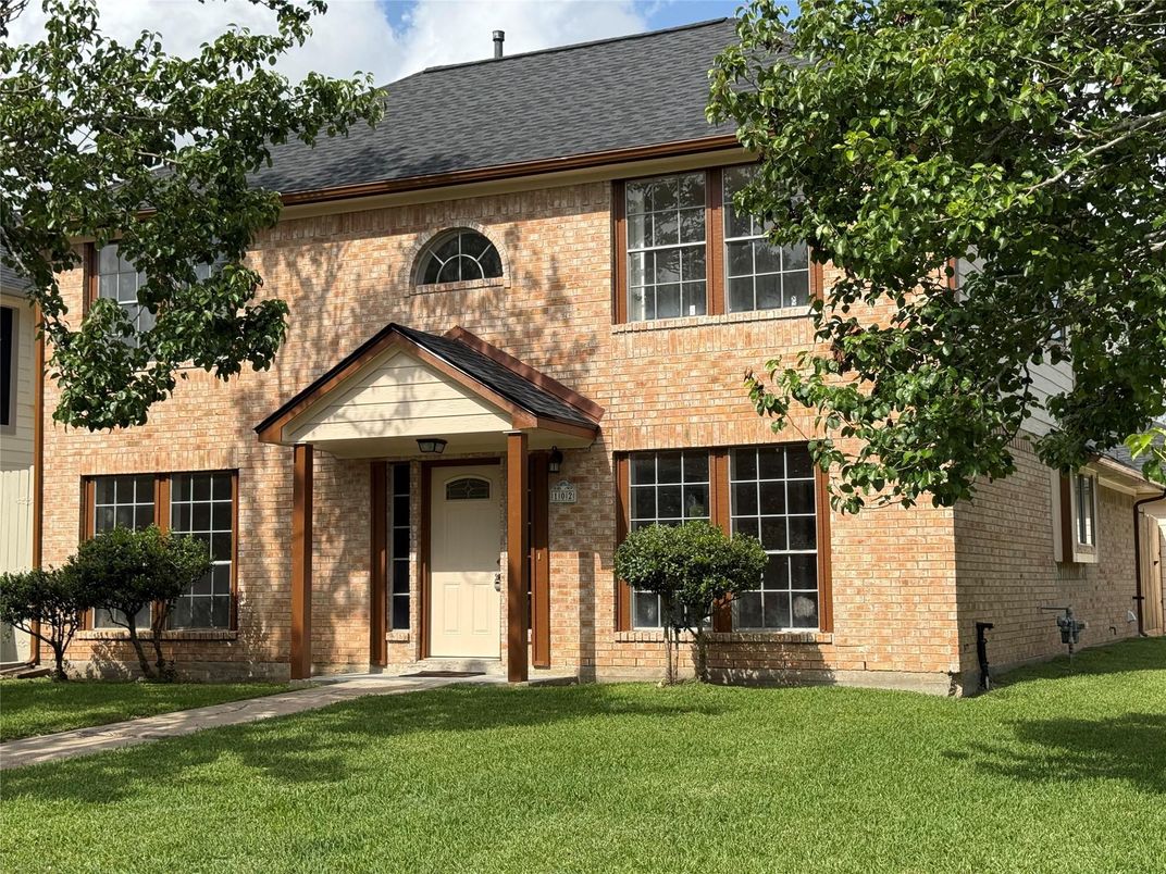 Exterior, Facade, Brick Facade, Georgian