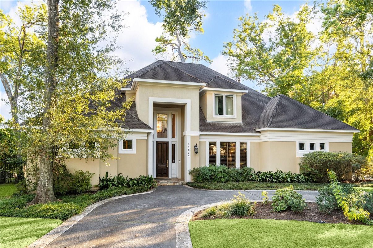 Exterior, Facade, French Provincial