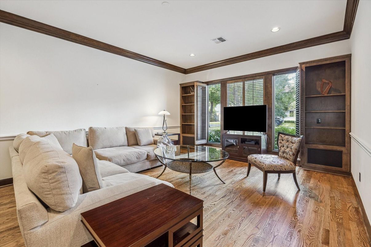 Interior, Living room, Recessed Lighting, Wood Texture Flooring