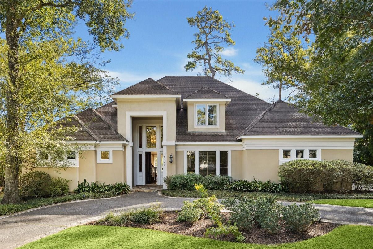 Exterior, Facade, French Provincial