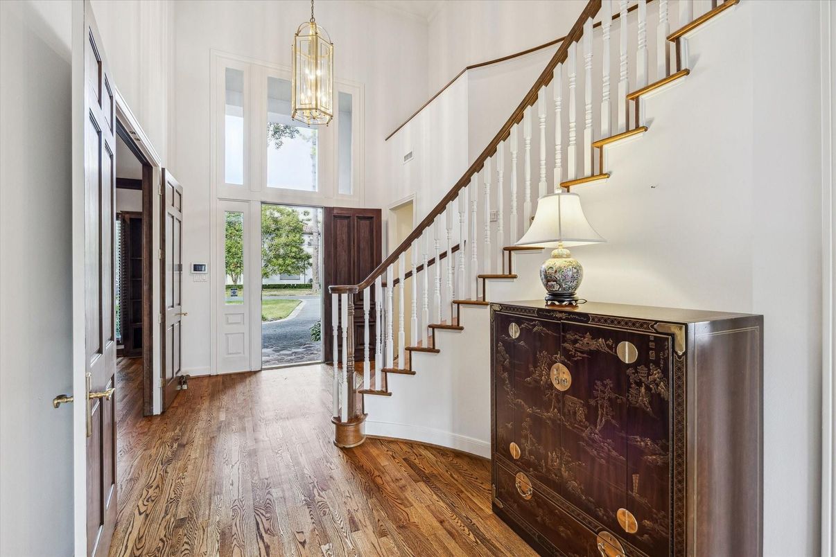 Interior, Pendant Lights, Wood Texture Flooring