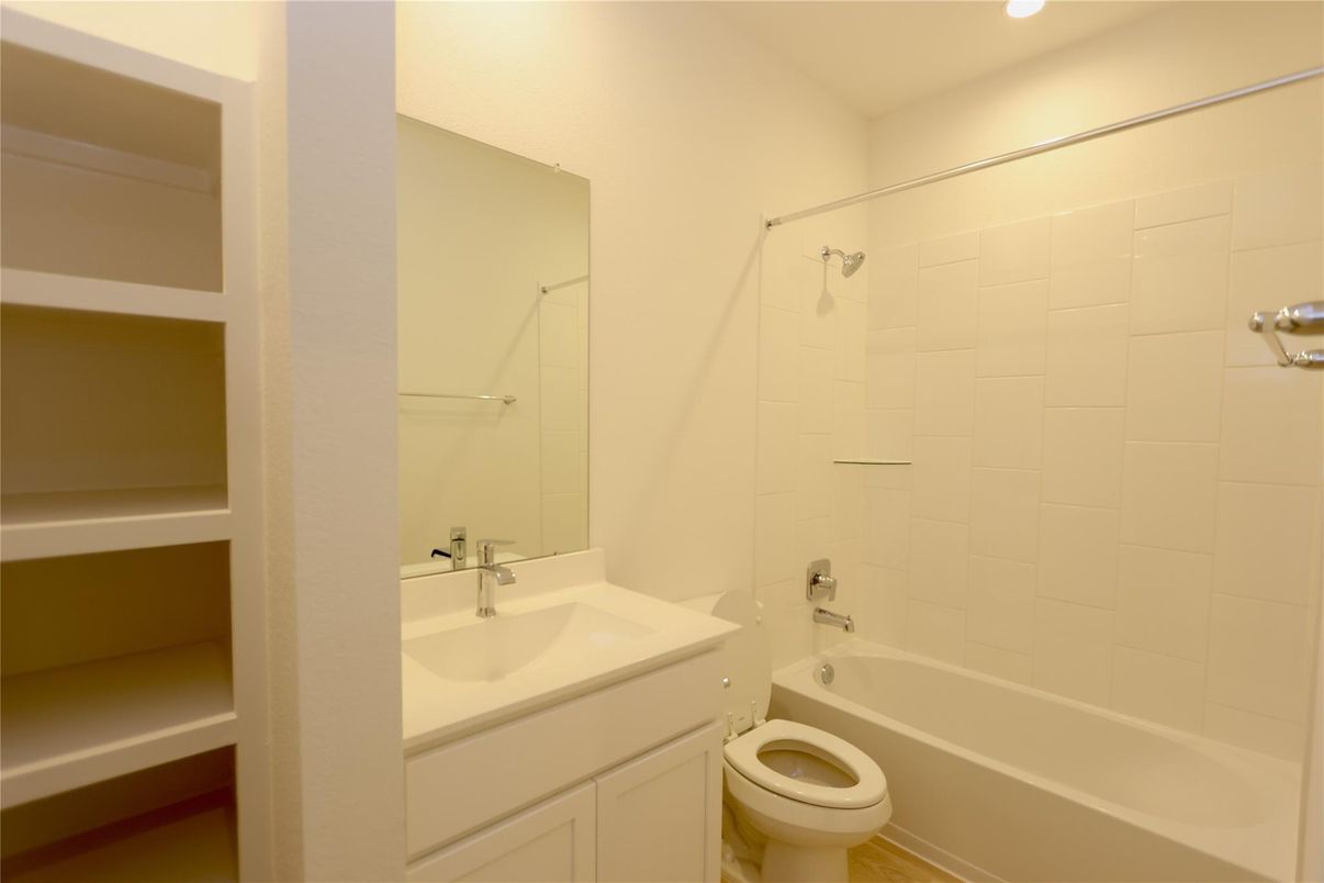 Bathroom, Interior, Recessed Lighting