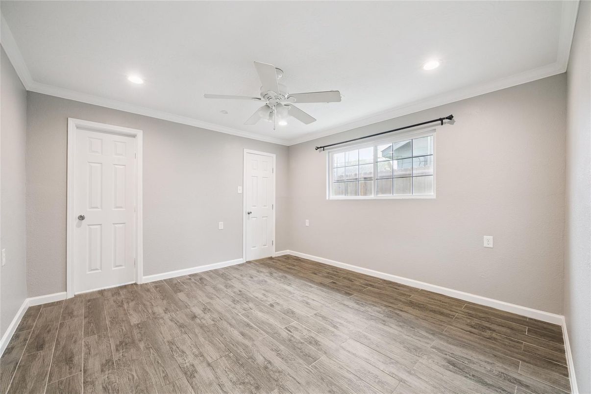 Empty room, Interior, Recessed Lighting, Wood Texture Flooring