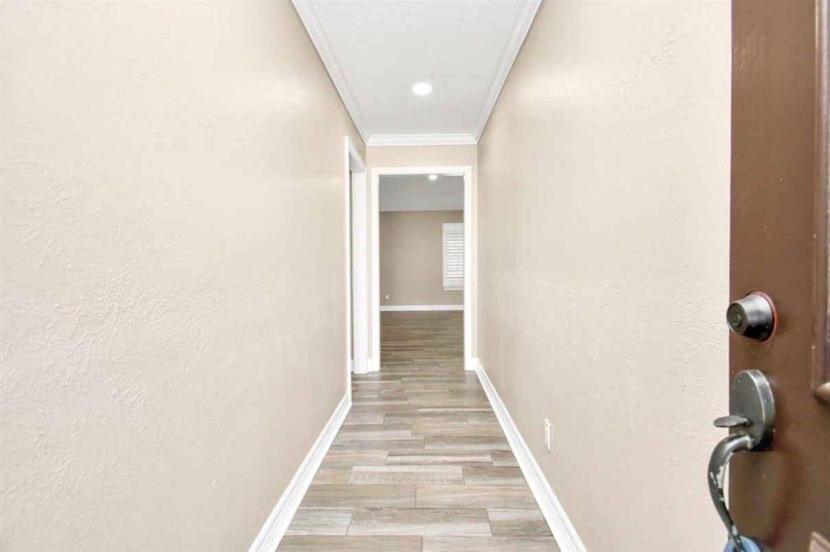 Interior, Recessed Lighting, Wood Texture Flooring