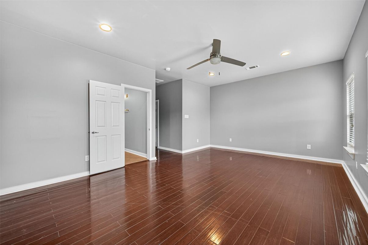 Empty room, Interior, Recessed Lighting, Wood Texture Flooring