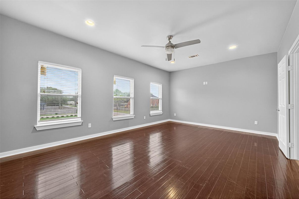 Empty room, Interior, Recessed Lighting, Wood Texture Flooring