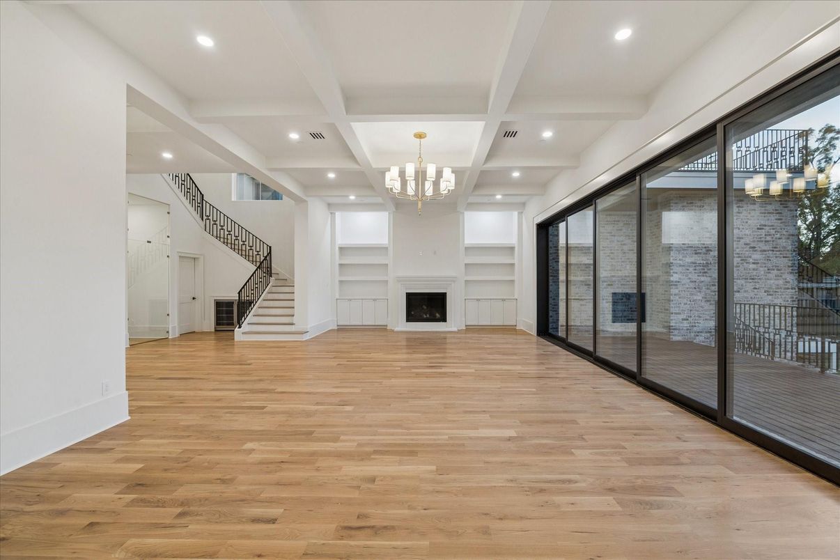 Chandelier, Fireplace, Interior, Recessed Lighting, Wood Texture Flooring