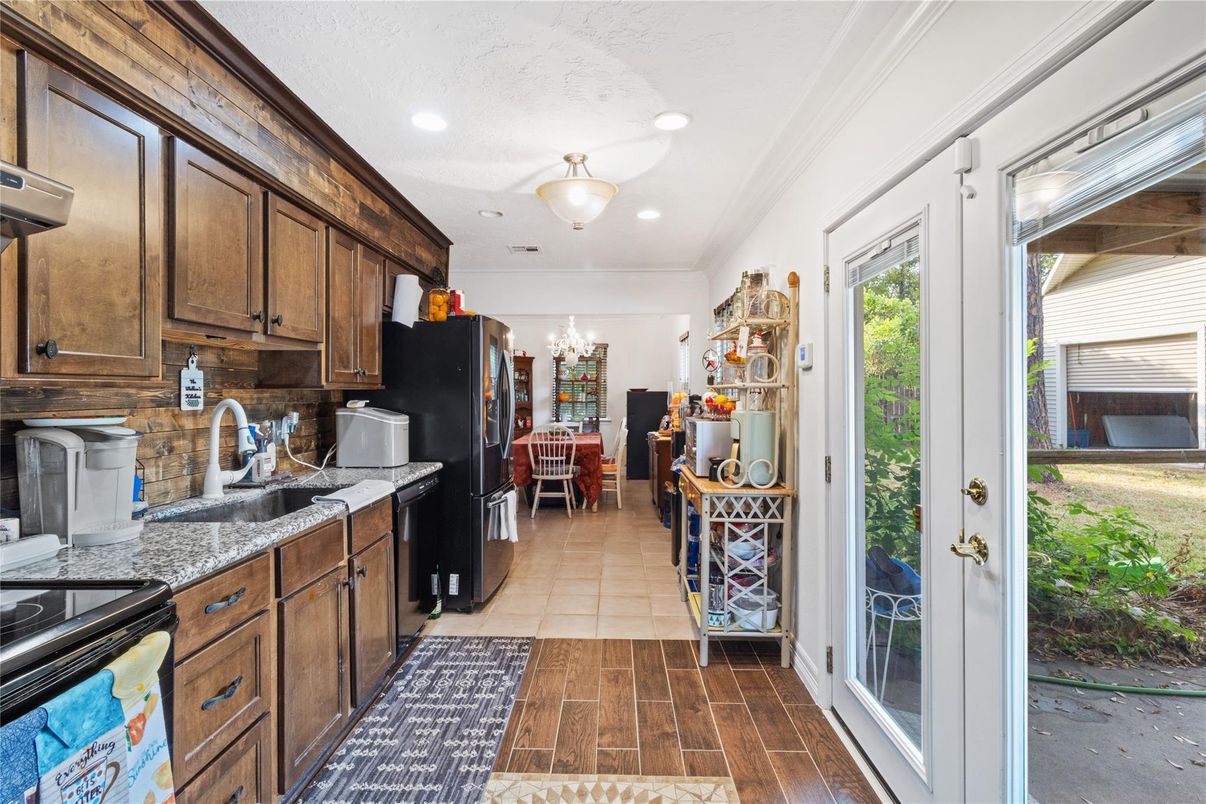 Chandelier, Dining room, Interior, Kitchen, Recessed Lighting, Wood Texture Flooring