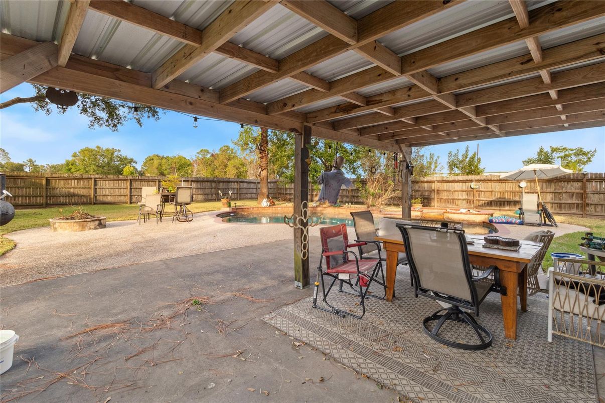 Exterior, Playground, Pool