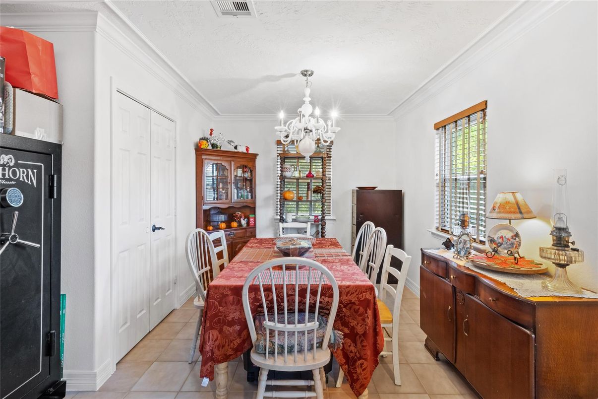 Chandelier, Dining room, Interior