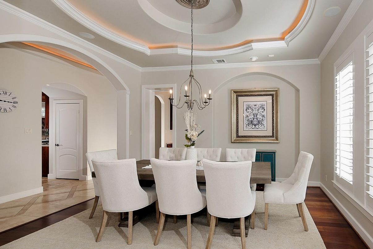 Chandelier, Dining room, Interior, Recessed Lighting, Wood Texture Flooring