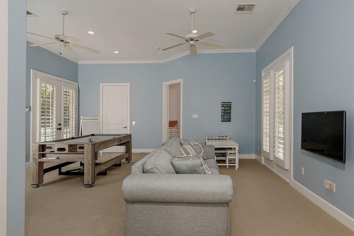 Game Room, Interior, Recessed Lighting